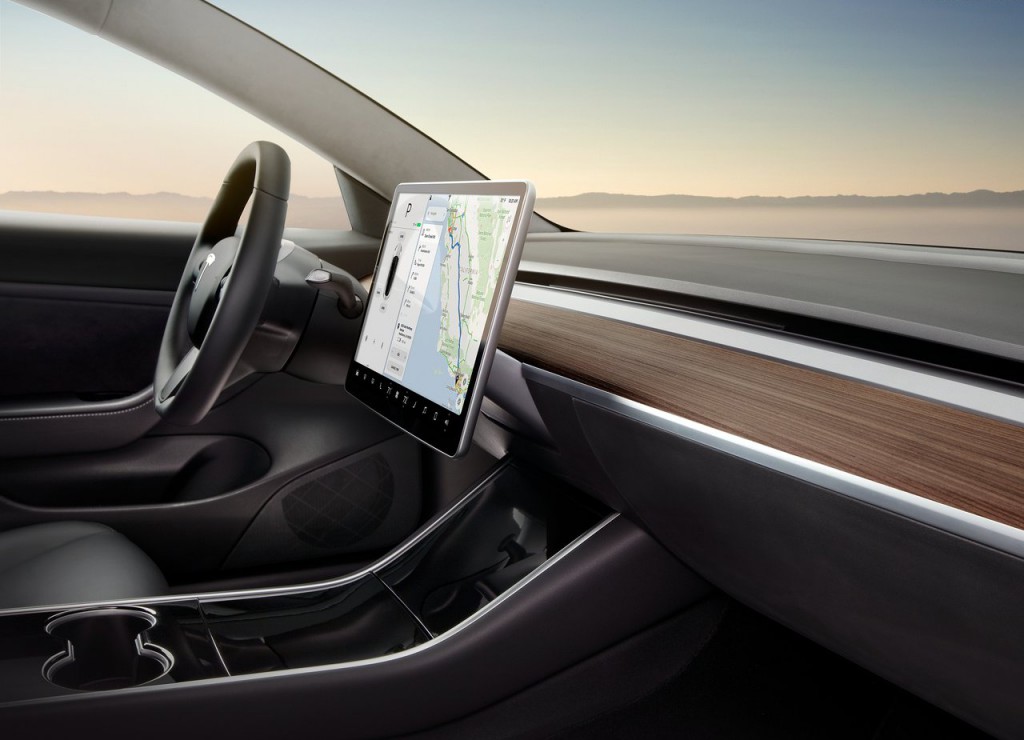 Predná časť interiéru. Elektromobil Tesla Model 3 (modelový ročník 2018)