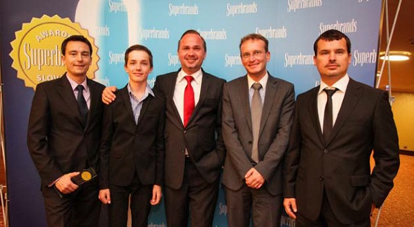 AVIS prevzal ocenenie Slovak Superbrands 2013