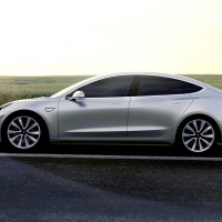 Tesla konečne predviedla a dodala Model 3