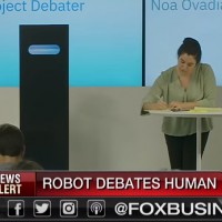 Umelá inteligencia vyhrala rečnícky súboj. Budú nás roboty učiť argumentovať?