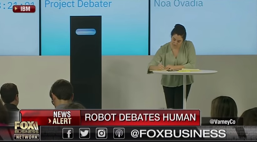 Umelá inteligencia vyhrala rečnícky súboj. Budú nás roboty učiť argumentovať?