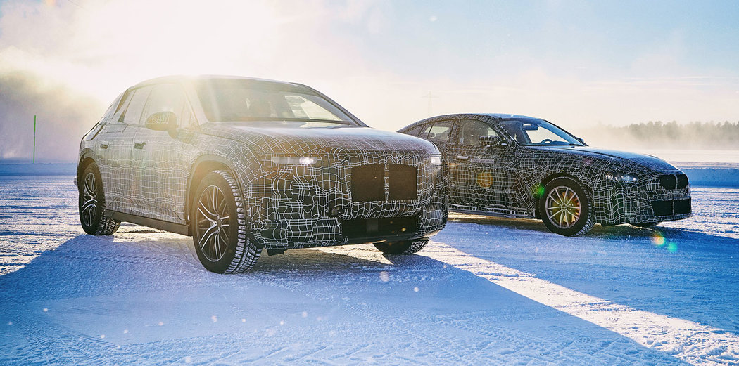 Elektromobily testujú za polárnym kruhom. Nové BMW i4 má dojazd až 600 km.