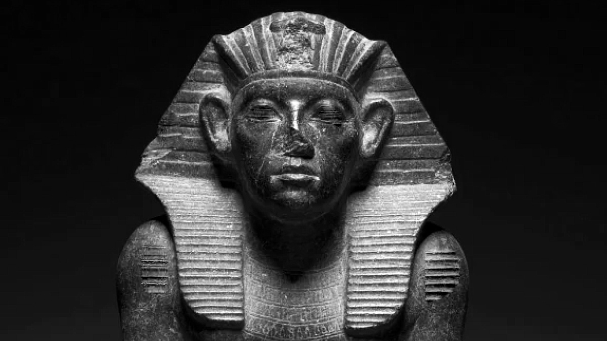 Prečo majú egyptské sochy odlomený nos?