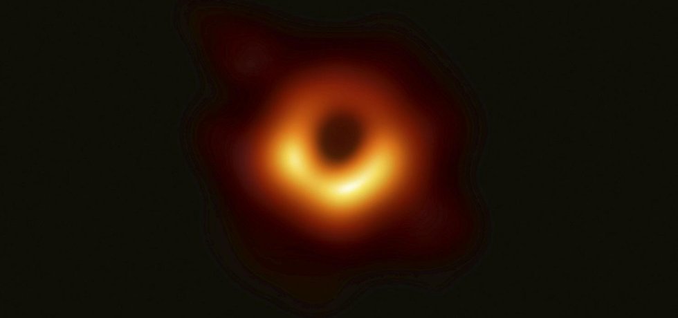 Historický okamih: Astronómovia zhotovili vôbec prvú fotografiu čiernej diery