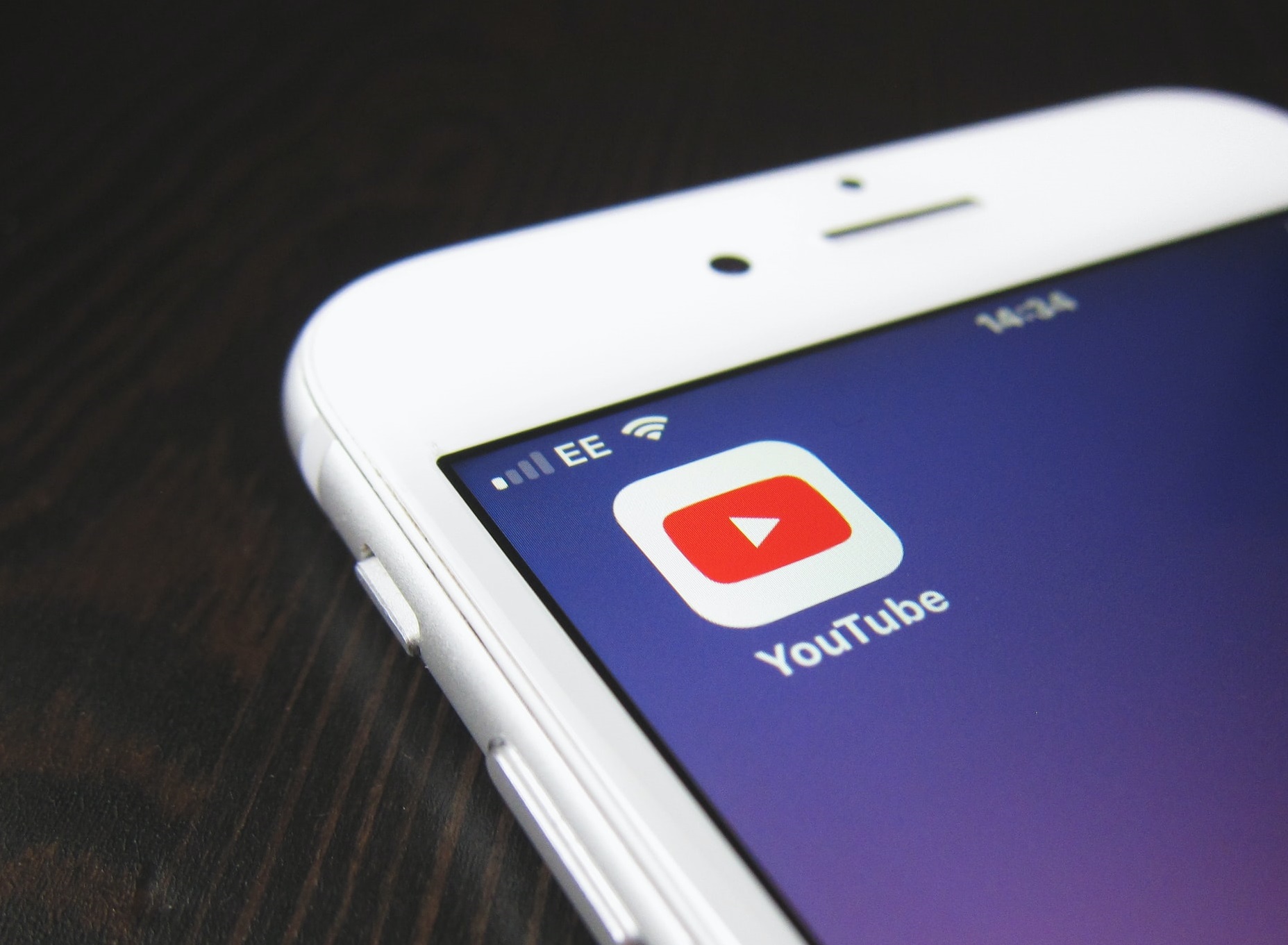 YouTube oslavuje 15 rokov. Pozrite si prvé nahrané video a aktuálne neuveriteľné štatistiky
