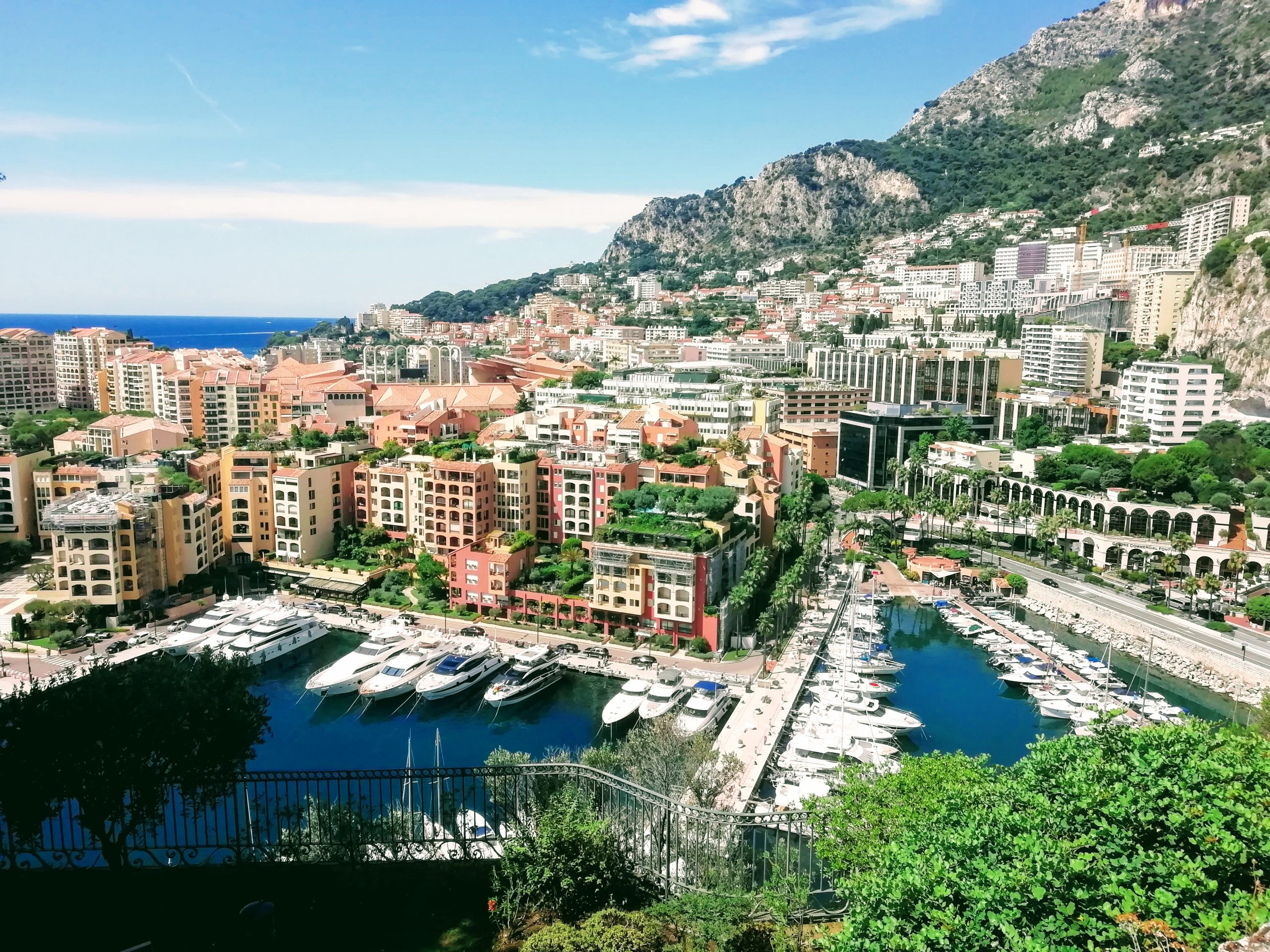 Monako – krajina mnohých superlatívov, ktorá si získa nejedného autičkára