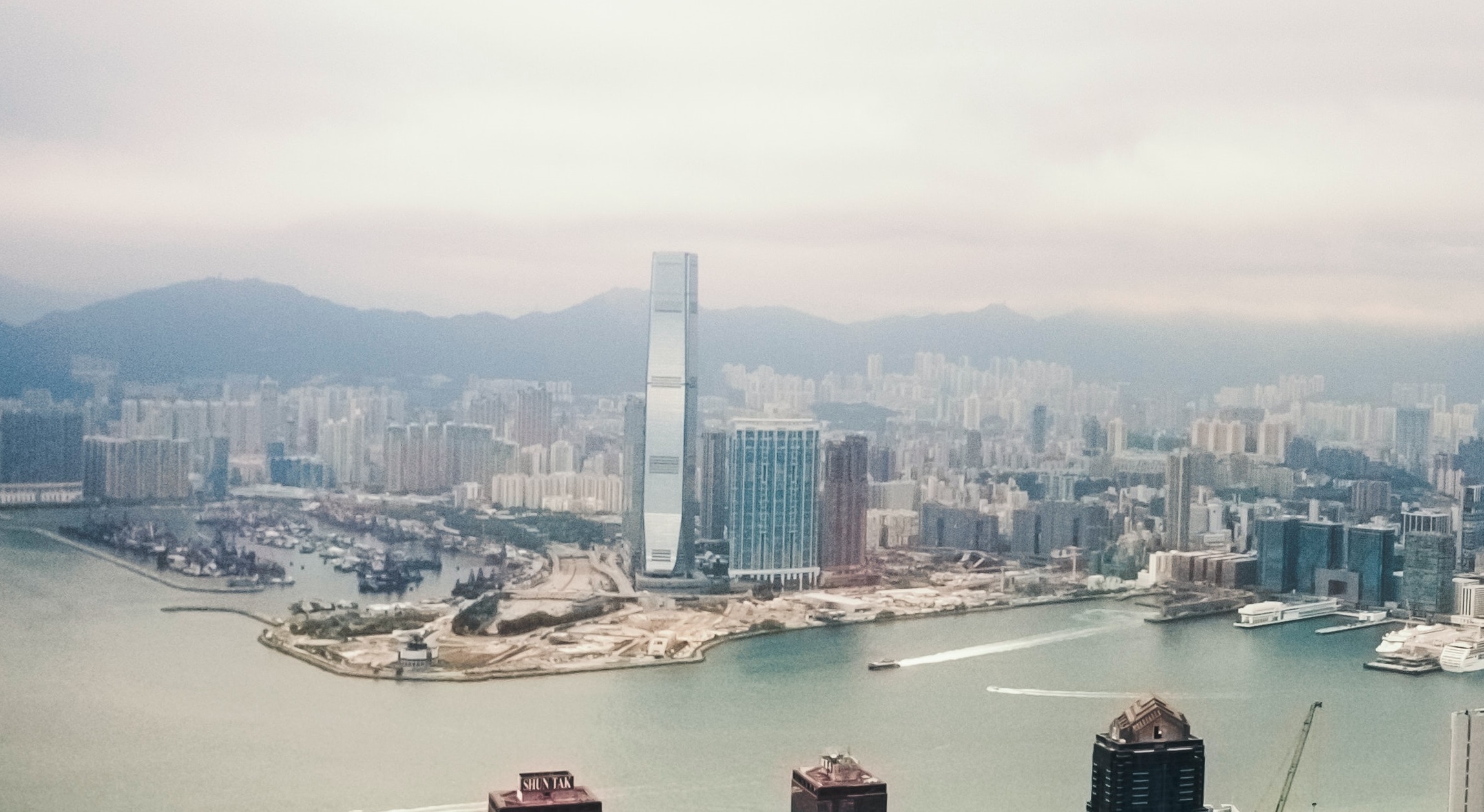 70% energie spotrebuje klimatizácia. Ako funguje energetický manažment v najvyššej budove Hongkongu?