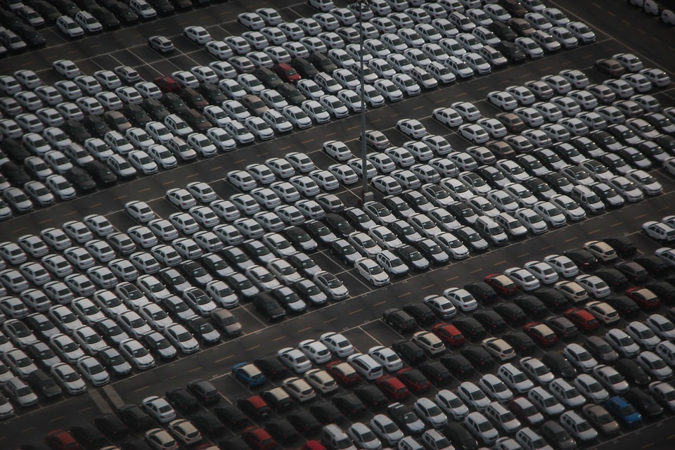Ceny jazdených áut stúpli, no zákazníci nakupovali aj tak – kvôli stimulom od štátu. USA vraj preto hrozí inflácia