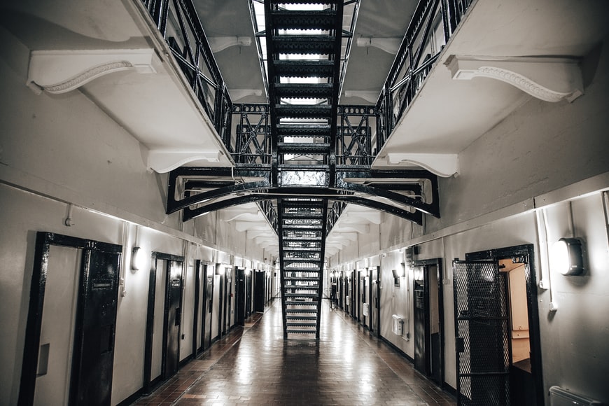 Boj o život verzus príjemne zariadená izba: Väznice v Južnej Amerike a Škandinávii