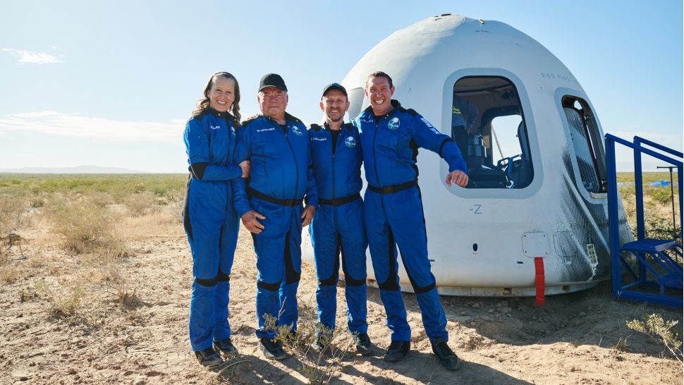 Ďalší úspešný let spoločnosti Blue Origin. William Shatner je najstarším človekom, ktorý letel do vesmíru.