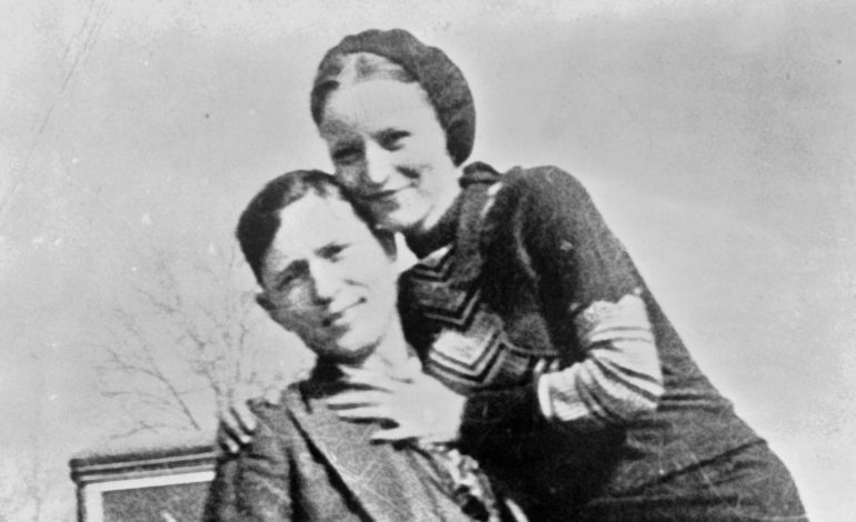Bonnie a Clyde. Aká je pravda o najslávnejšom zločineckom páriku?