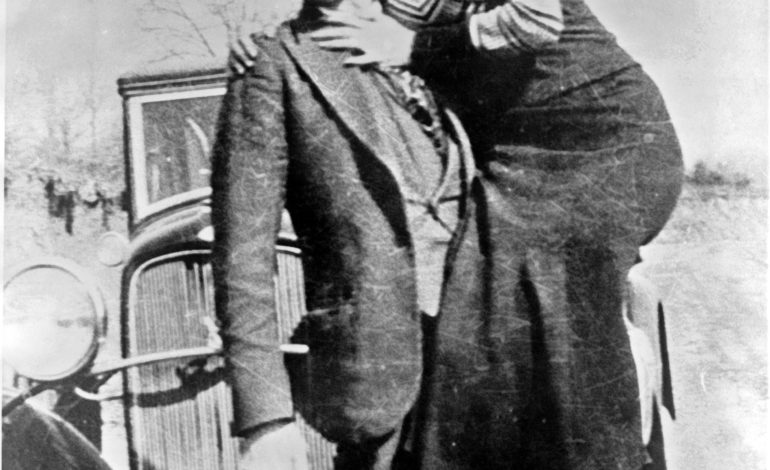 Bonnie a Clyde. Aká je pravda o najslávnejšom zločineckom páriku?
