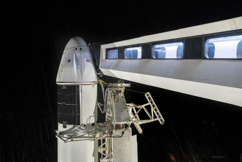 Kapsula Crew Dragon na rakete Falcon 9 [SpaceX]