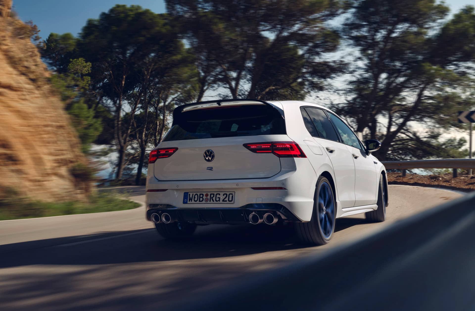 Volkswagen predstavil najvýkonnejší Golf v histórii. Oslávil tak 20. výročie výkonných modelov R
