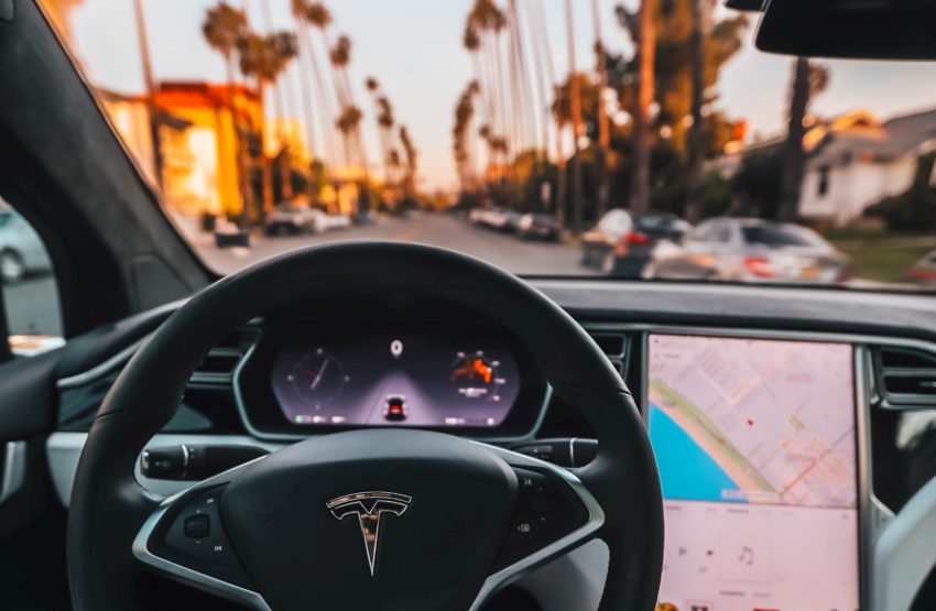 Interiér automobilu Tesla Model X [Unsplash]