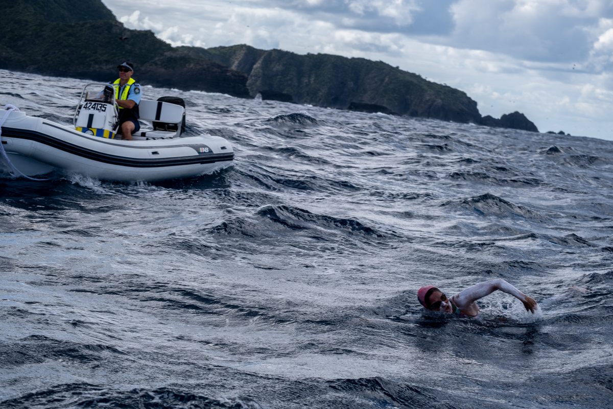 Guinessový rekord Lauren Tischendorf: Oboplávala ostrov v sprievode žralokov