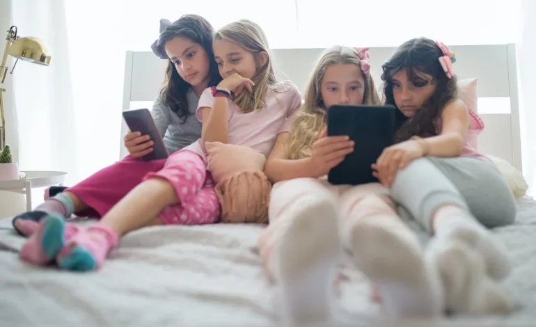 Kedy by ste mali dať deťom prvý smartfón?